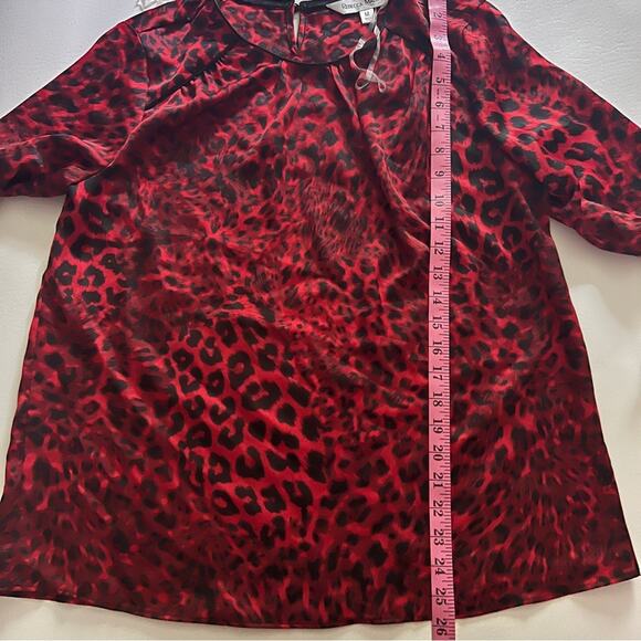 Rebecca Malone Women’s Black and Red Print Blouse
Sz M
Nwt - Picture 3 of 12